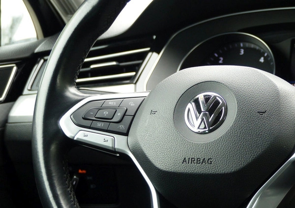 Volkswagen Passat cena 102900 przebieg: 59000, rok produkcji 2019 z Pasłęk małe 379